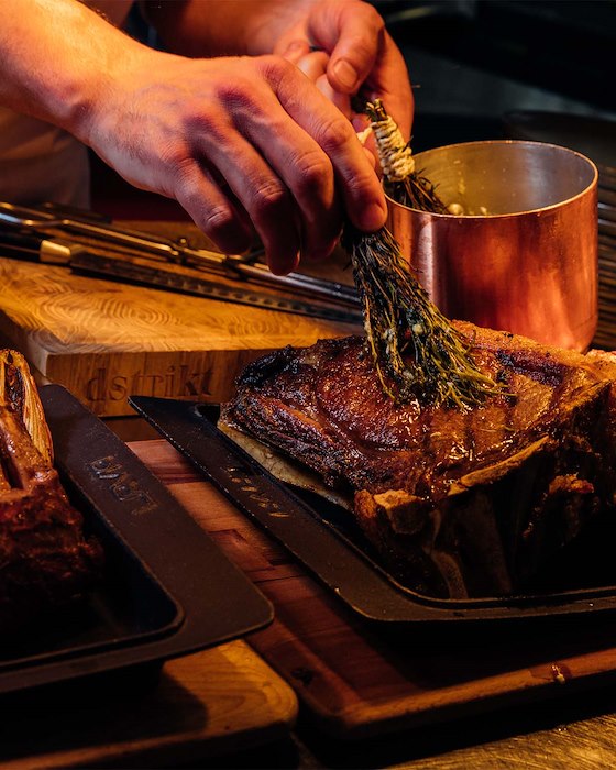 to the Dstrikt Steakhouse The RitzCarlton, Vienna